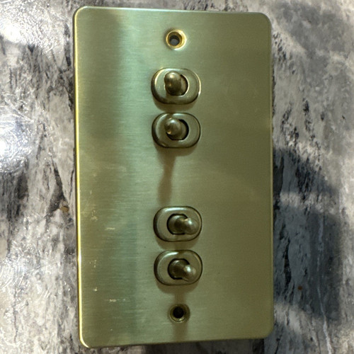 Gang toggle wall light - 2-gang, 4